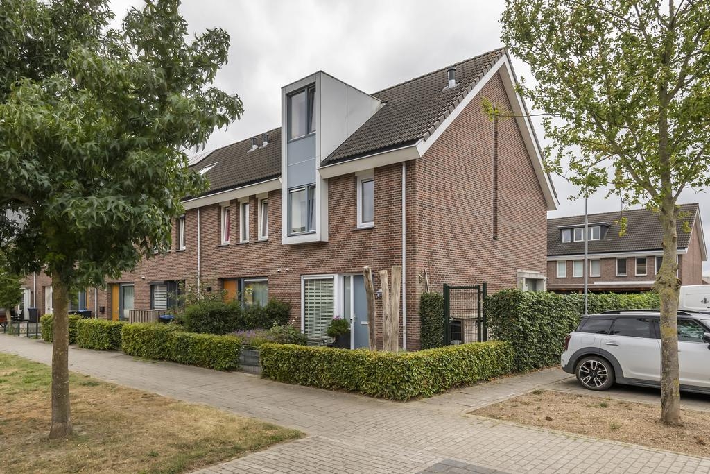 Aardbeivlinder 112, Tiel