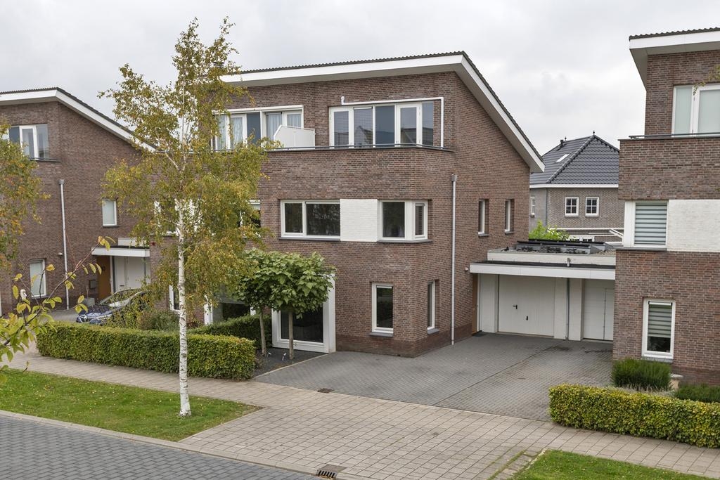 Aardbeivlinder 46, Tiel