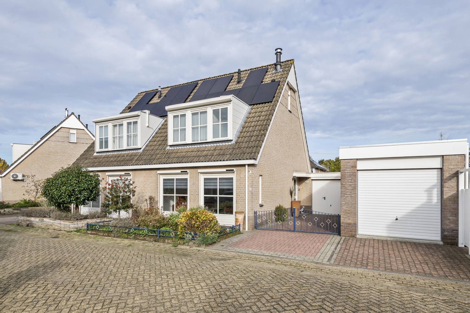 Alkmene 13, Tiel