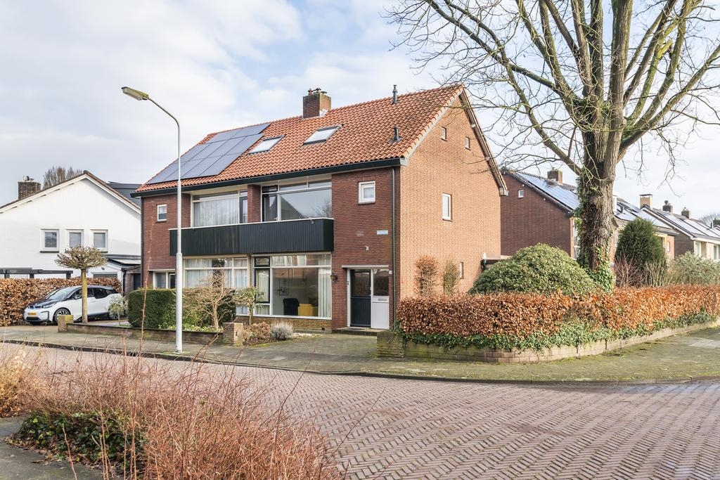 Julianalaan 26, Tiel