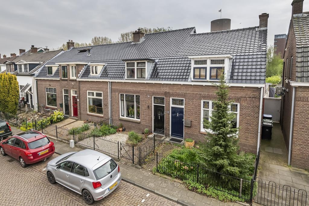 Nachtegaallaan 42, Tiel