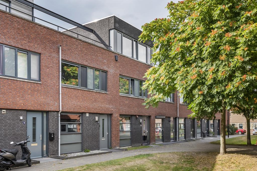 Roosjestin 12, Tiel