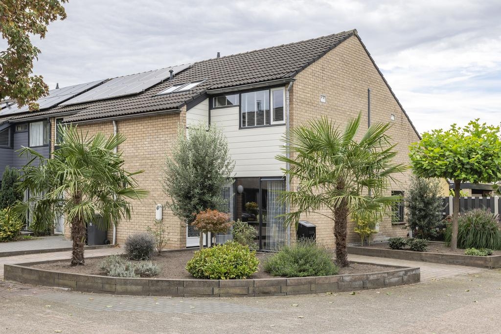 Tollenhof 27, Kesteren