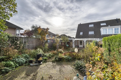 Alkmene 13, Tiel