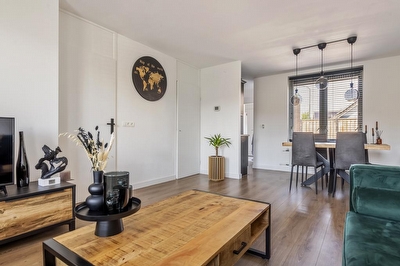 Karnheuvelsestraat 6, Est