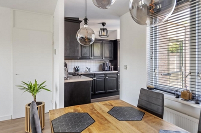 Karnheuvelsestraat 6, Est