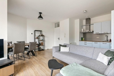 Plein 38 24, Tiel