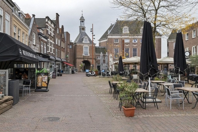 Plein 38 24, Tiel