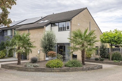 Tollenhof 27, Kesteren