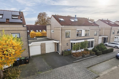 Zonnedauw 51, Tiel