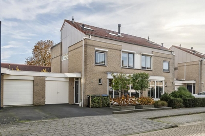 Zonnedauw 51, Tiel